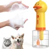 A collage showing a yellow duck-shaped foam dispenser for pet shampoo, hands creating foam, and a cat and dog with foam on their heads. Produktbild-Vorschau