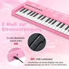 A pink toy keyboard with text overlays explaining power options. Produktbild-Vorschau