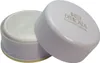 Geöffnete Dose des Elizabeth Taylor White Diamonds Body Powders mit goldener Aufschrift und integrierter weißer Puderquaste. Náhľad obrázku produktu