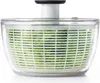 OXO Good Grips Salatschleuder mit Sieb und Deckel – zum Produktbild-Vorschau 10