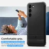 A person is lying on a couch using a smartphone, with a phone case prominently displayed next to them. Anteprima dell’immagine prodotto