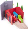 Bigjigs Rail Cihlové depo pro dva vláčky Náhled obrázku produktu 4