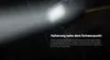 A close-up shot of a headlamp with a bright beam of light shining forward, against a dark background. Text overlays describe the product's features. Anteprima dell’immagine prodotto