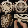 A collage of four close-up images showing a wooden 3D puzzle of a perpetual calendar. Anteprima dell’immagine prodotto