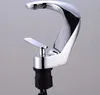 A close-up studio shot of a chrome faucet. Podgląd zdjęcia produktu
