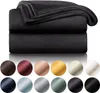 Two black blankets are stacked on top of each other, with a row of colored circles below them, representing different color options for the blankets. Produktbild-Vorschau