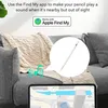 A white stylus is shown on a couch with a blanket, with a tablet displaying a map in the foreground. Podgląd zdjęcia produktu