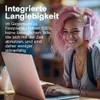A young woman with pink hair wearing headphones is smiling while looking at a laptop. Text overlays highlight product features. Produktbild-Vorschau