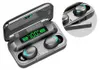 A pair of black wireless earbuds in their charging case, with a digital display showing 100% battery. Náhled obrázku produktu
