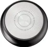 The underside of a black frying pan with white text and a pattern of dots. Anteprima dell’immagine prodotto