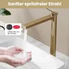 A gold faucet is shown in use, with water flowing into hands placed in a sink. A small inset highlights the faucet's aerator. Voir les images du produit