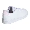 A white Adidas Advantage sneaker with pink accents on the heel and tongue, shown from the side. Podgląd zdjęcia produktu