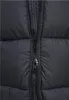 A close-up shot of a black zipper on a puffy jacket. Voir les images du produit