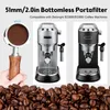 A product image showcasing a bottomless portafilter and two coffee machines, with a pile of coffee beans at the bottom. Anteprima dell’immagine prodotto
