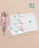 A young girl stands next to a white bookshelf, with dimensions and weight limits indicated by text and arrows. Produktbild-Vorschau