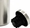 Close-up of a stainless steel thermos lid and the top of the thermos. Voir les images du produit