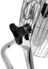 A close-up shot of a black knob on a chrome fan. Voir les images du produit