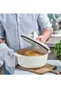 KitchenAid Bräter mit Deckel Gusseisen 26cm creme Produktbild-Vorschau 13