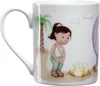 A close-up side view of a white mug with a cartoon illustration of a girl on a beach with a palm tree and dinosaur eggs. Produktbild-Vorschau