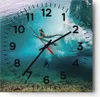 Wanduhr - Quadrat - Glasuhr - Surfen Unterwasser Frau - Produktbild-Vorschau 1