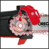 Illustration showing oil being poured onto a chainsaw chain and sprocket. Anteprima dell’immagine prodotto
