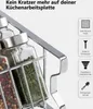 Nahaufnahme eines silbernen Metall-Gewürzregals, das mit getrockneten Kräutern und Pfefferkörnern gefüllte Glasgläser hält, mit Feature-Symbolen und deutschem Text Produktbild-Vorschau