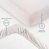 A close-up view of a fitted sheet, highlighting its elastic edge and features. Produktbild-Vorschau