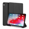 A black iPad case with the iPad inside, showing its screen. Produktbild-Vorschau