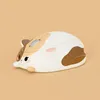 A cute, cartoonish calico cat-themed wireless mouse is shown against a plain, light orange background. Anteprima dell’immagine prodotto