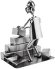 A metal figurine of a construction worker laying bricks. Náhled obrázku produktu