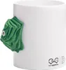 Weißer Becher mit grünem Klettergriff von YY Vertical; ideal als Geschenk für Kletterfreunde. Podgląd zdjęcia produktu