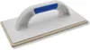 A white and blue grout float with a tan sponge base is shown against a white background. Produktbild-Vorschau