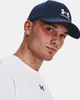A man wearing a navy blue Under Armour cap and a white t-shirt. Anteprima dell’immagine prodotto