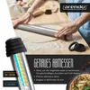 A person is using a rolling pin with measurement guides to roll out dough on a wooden surface. The product is a rolling pin with adjustable thickness rings and a built-in measuring scale. Produktbild-Vorschau