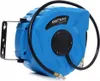 A blue automatic hose reel with a black hose and mounting bracket, shown against a white background. Náhled obrázku produktu