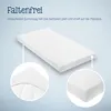 A white fitted sheet is shown on a light blue background, with close-up insets highlighting its features. Produktbild-Vorschau