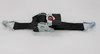 A black strap with metal hooks and a red release button is laid out on a white background. Anteprima dell’immagine prodotto