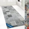 A long runner rug with a patchwork design in various shades of gray is laid out on a white floor in a hallway. To the right, a collage of 27 different rug designs is displayed. Produktbild-Vorschau