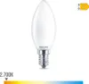 A single Philips LED candle light bulb shown against a white background. Anteprima dell’immagine prodotto