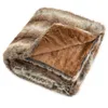 A folded faux fur blanket on a white background. Náhled obrázku produktu