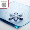 A snowflake rests on a blue cooling gel pad with water droplets. Podgląd zdjęcia produktu