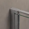 A close-up view of a shower enclosure corner, showing the metal frame and glass panel. Voir les images du produit