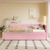 A pink daybed with bedding and pillows in a room with light yellow walls and a patterned rug. Podgląd zdjęcia produktu