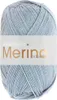 A ball of light blue yarn with a white label. Produktbild-Vorschau