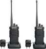 Two black walkie-talkies are shown in their charging docks, each with a power adapter plugged in. Voir les images du produit