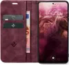 A burgundy flip cover wallet case for a smartphone, showing the phone screen and the inside of the case with card slots and banknotes. Produktbild-Vorschau