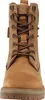 A close-up, front-facing view of a tan lace-up boot. Voir les images du produit