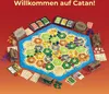 A Catan board game setup with expansion pieces and cards, arranged on a red and orange gradient background. Anteprima dell’immagine prodotto