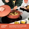 A person is cooking pasta in a pan on a stovetop, with ingredients and a loaf of bread visible in the background. Produktbild-Vorschau
