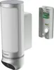 A Bosch Smart Home Eyes Außenkamera II in silver and white, shown with its mounting bracket. Anteprima dell’immagine prodotto